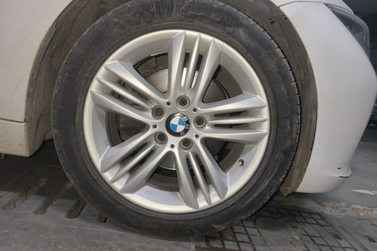 Used BMW 3 Series 2017 320Li Fashion Model Right Front Wheel Hub