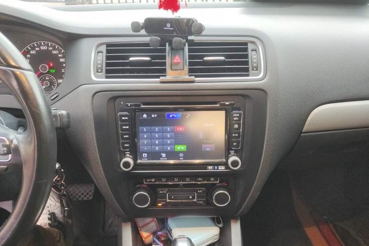 Used Volkswagen Sagitar 2014 Revised Version 1.4TSI Automatic Luxury Edition
