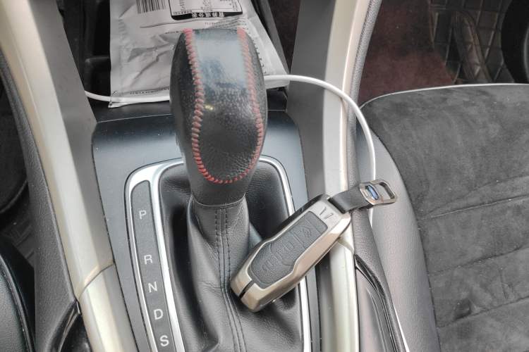 Used Ford Mondeo 2013 2.0L GTDi 200 Luxury Model Gear Lever