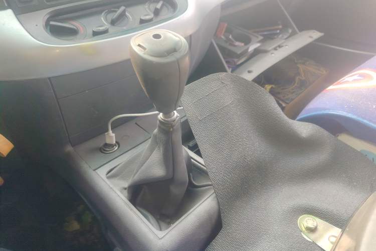 Used Jinbei Hiace 2018 2.0L Fifth-Generation Box Truck Standard Roof 2 Seats 4G19
