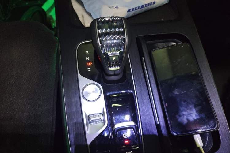 Used GAC Trumpchi GS8 2024 Linghang Series 2.0 TGDI Two-Wheel Drive Luxury Smart Connectivity Version Gear Lever