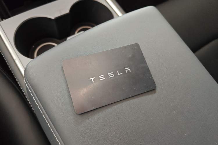 Used Tesla Model Y 2021 Long-Range All-Wheel-Drive Version Vehicle Key