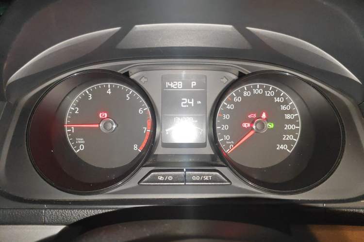 Used Volkswagen Gran Lavida 2017 1.6L Automatic Fashion Edition Instrument Cluster