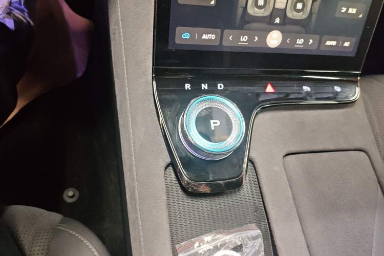 Used VOYAH PASSION 2023 Four-Wheel Drive Flagship Edition Gear Lever