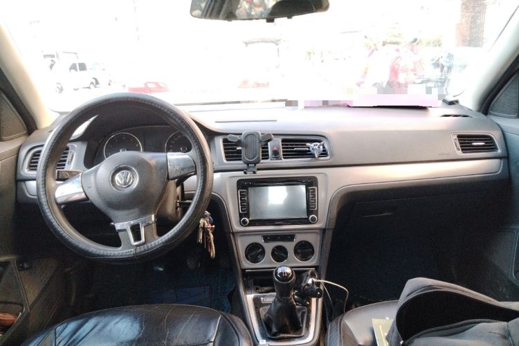 Used Volkswagen Lavida 2013 Restyled Classic 1.6L Manual Comfort Edition
