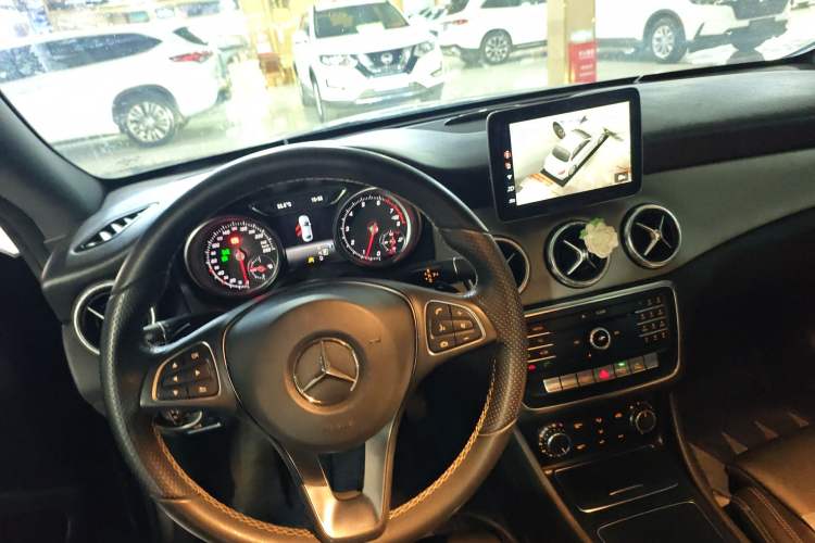 Used Mercedes-Benz CLA 2017 Facelifted CLA 200 Stylish Edition Gear Lever