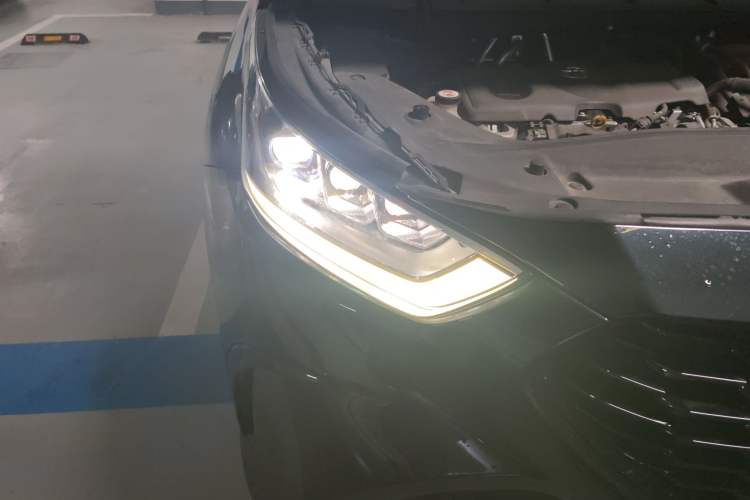 Used Toyota Crown Kluger 2021 2.5L HEV Four-Wheel Drive Flagship Edition Right Front Headlight