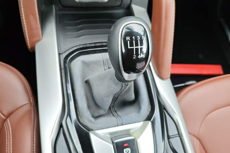 Used Brilliance V6 2018 1.5T Manual Luxury Model Gear Lever