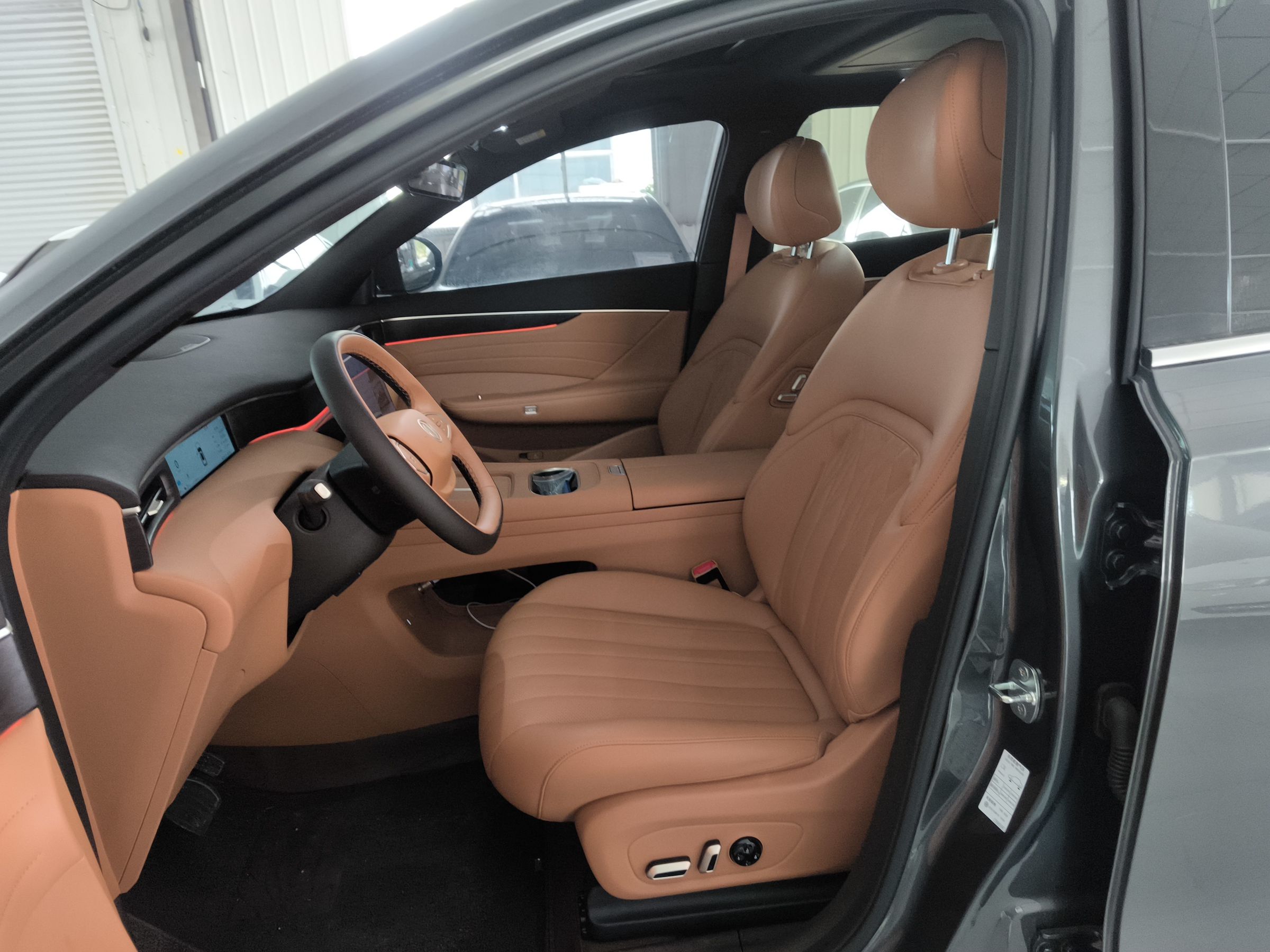 Переднее сиденье в автомобиле