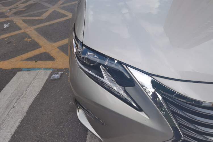 Used Lexus ES 2017 200 30th Anniversary Edition Right Front Headlight