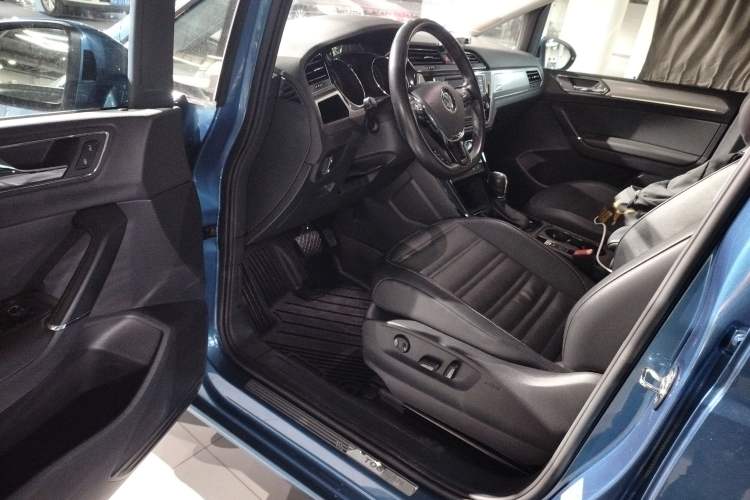 Used Volkswagen Touran 2018 Volkswagen Touran L 280TSI DSG Luxury Edition 7 Seats Driver Seat