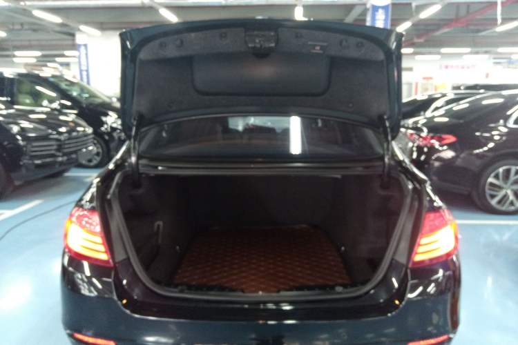 Used BMW 5 Series 2014 535Li Leading Model
