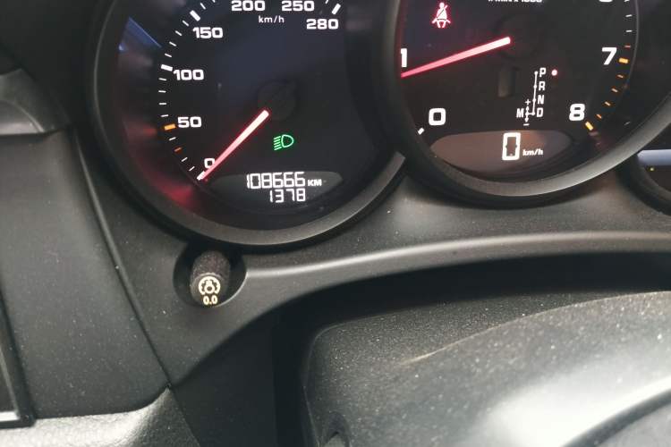 Used Porsche Macan 2018 Macan 2.0T Odometer Close Up