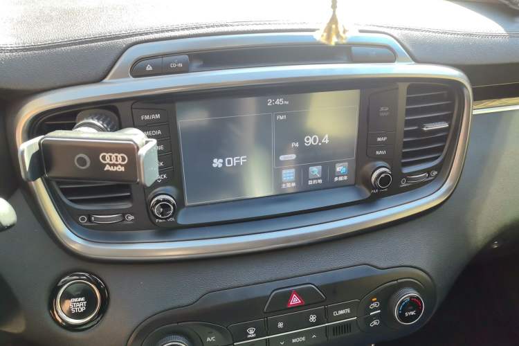 Used Kia Sorento 2015 Sorento L 2.4L Gasoline 4WD Elite Edition 5 Seats China V Emission Standard Audio And AC Panel