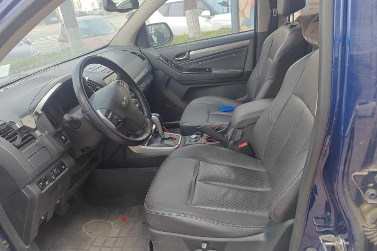 Used Isuzu D-MAX 2018 3.0T Four-Wheel Drive Automatic Ultra-Luxury Version 4JJ1-TC HI
