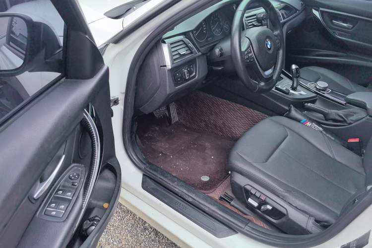 Used BMW 3 Series 2017 318i Fashion Model
