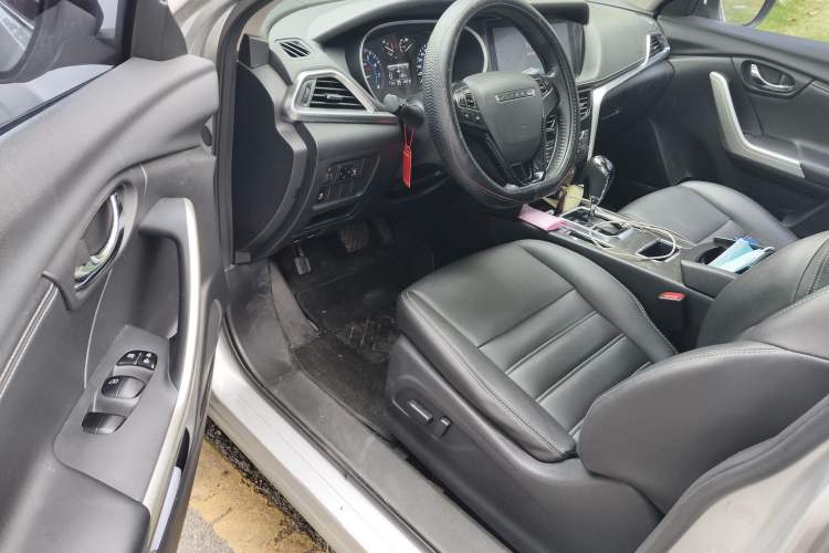 Used Venucia T90 2018 2.0L CVT Smart Connect Luxury Edition China V Standard