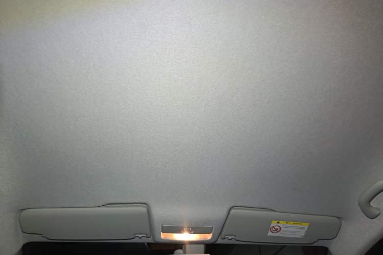 Used Volkswagen up! 2015 1.0L move up! Headliner