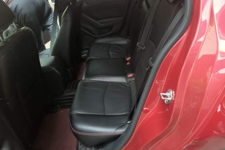 Used Mazda 3 Axela 2019 Cloud-Control Edition Hatchback 1.5L Automatic Comfort Model China VI Standard Left Rear Seat