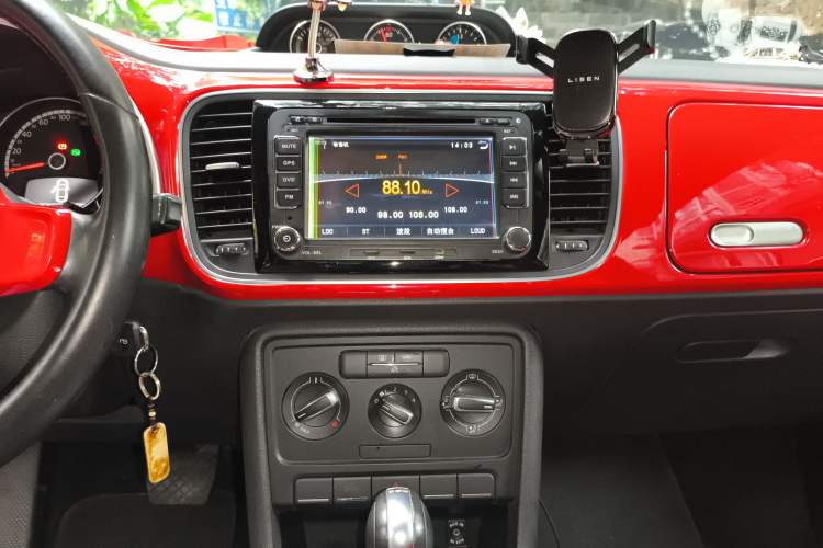 Used Volkswagen Beetle 2013 1.2TSI Fashion Edition Audio And AC Panel