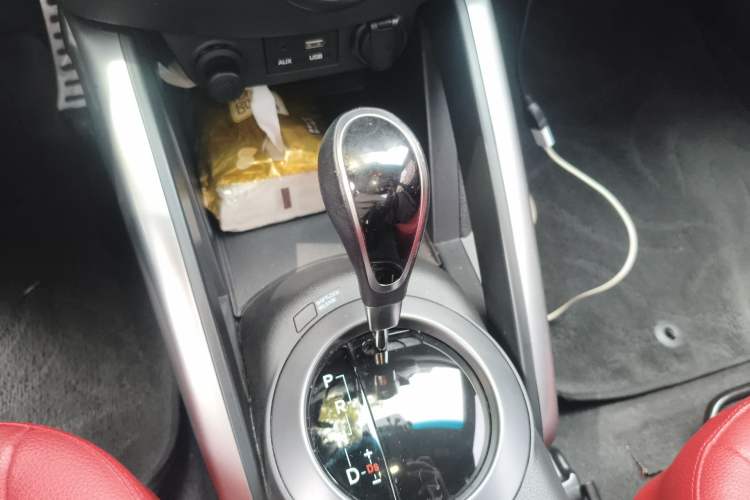 Used Hyundai Veloster 2015 1.6T Automatic Luxury Edition Gear Lever