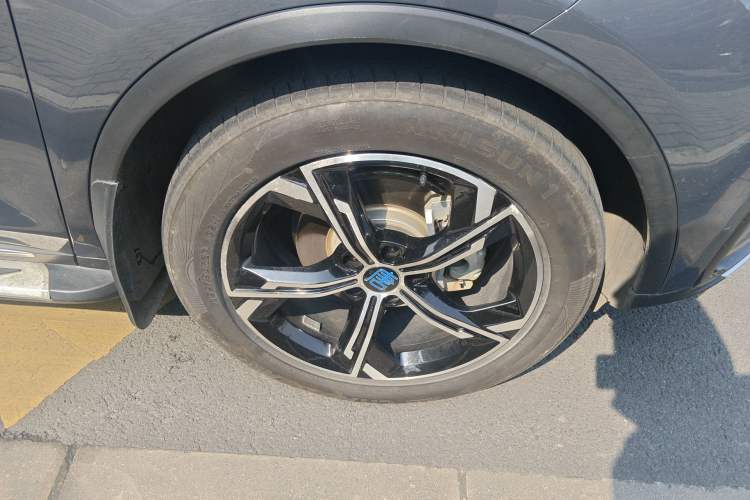 Used BYD Tang New Energy 2021 DM-i 112KM Prestige Model Right Front Wheel Hub