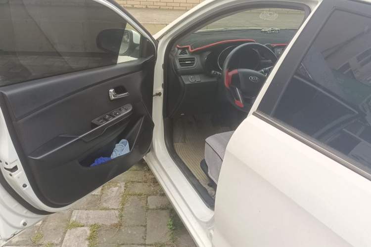Used Kia K2 2012 Sedan 1.4L MT GLS Commemorative Edition