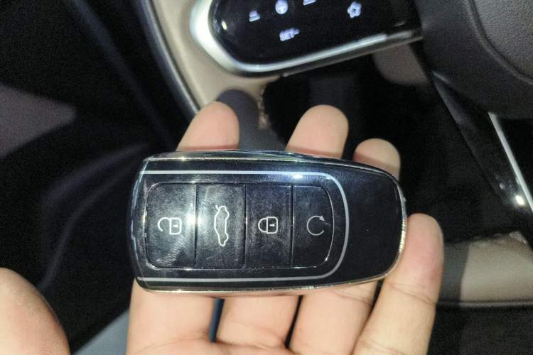 Used Chery Tiggo 8 PLUS C-DM 2025 1.5T 116 km Prestige Version 5 Seats