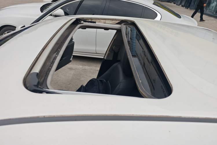 Used Toyota Camry 2015 2.0G Premier Edition Roof