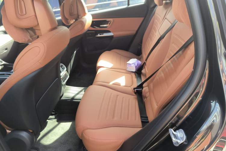 Used Mercedes-Benz GLC 2025 GLC 260 L 4MATIC Luxury Model
