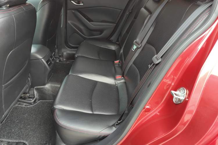 Used Mazda 3 Axela 2017 Hatchback 1.5L Automatic Luxury Model Emission Standard China V
