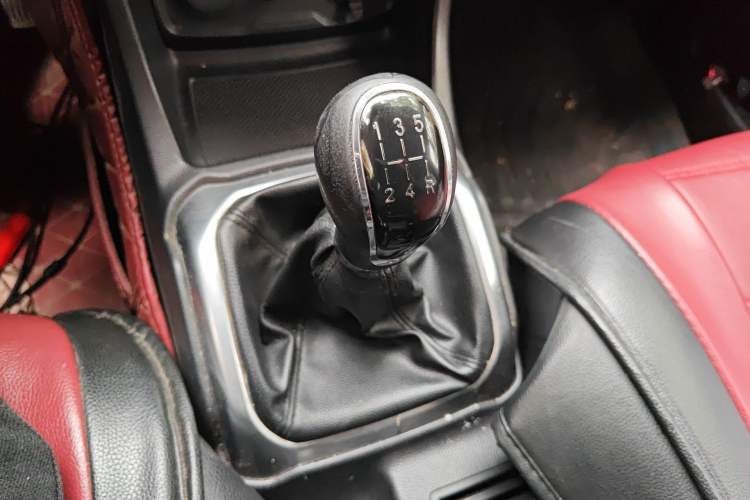 Used CHANGAN OSHAN X70A 2019 1.5L Manual Luxury Model China VI Standard