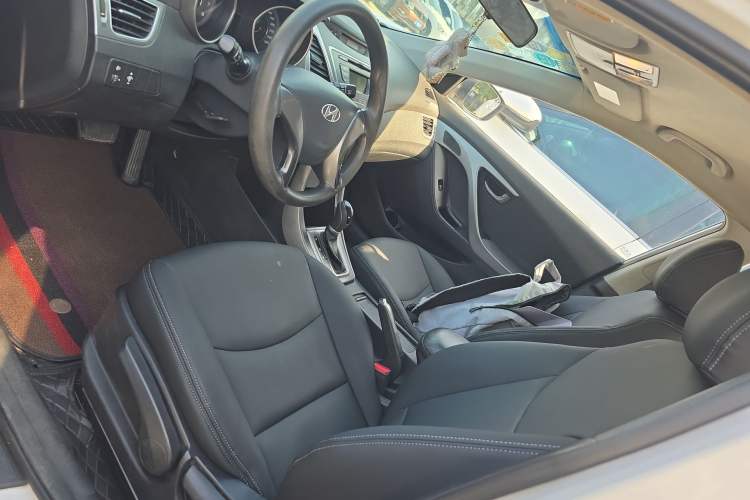 Used Hyundai Elantra (5th Generation / Langdong) 2016 1.6L Automatic Smart Version
