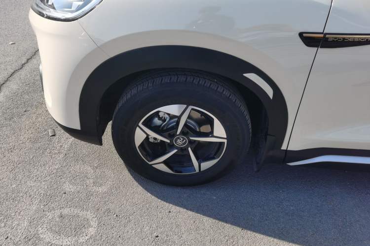 Used BYD Yuan UP 2024 401KM Leading Edition Left Front Wheel Hub