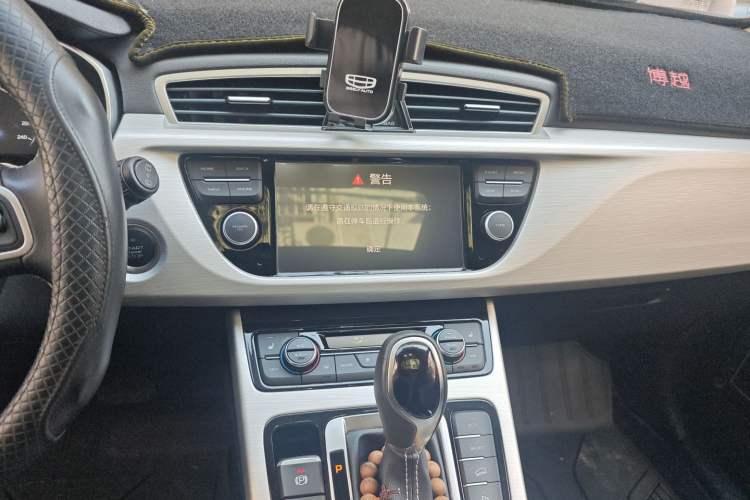 Used Geely Auto Emgrand X7 Sport 2018 1.8TD Automatic Two-Wheel Drive Smart Connect 4G Internet Edition
