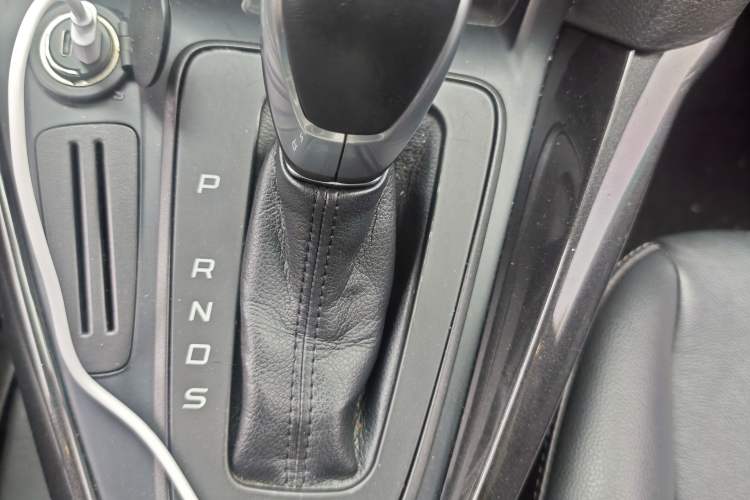 Used Ford Focus 2017 Sedan 1.6L Automatic Fashion Edition Smart Drive Version Gear Lever