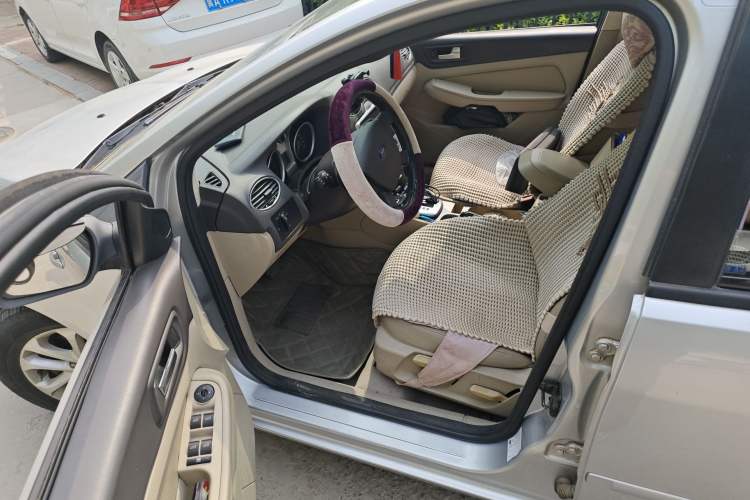 Used Ford Focus 2012 Sedan Classic 1.8L Automatic Fashion Edition Driver Seat