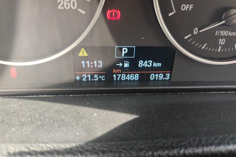 Used BMW 3 Series 2013 316i Active Edition Odometer Close Up