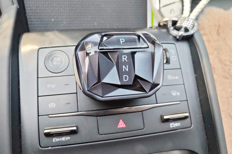 Used BYD Qin L 2025 DM-i Smart Drive 120KM Leading Model Gear Lever