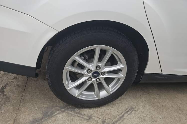 Used Ford Focus 2015 Sedan 1.6L Automatic Trend Model Right Rear Wheel Hub