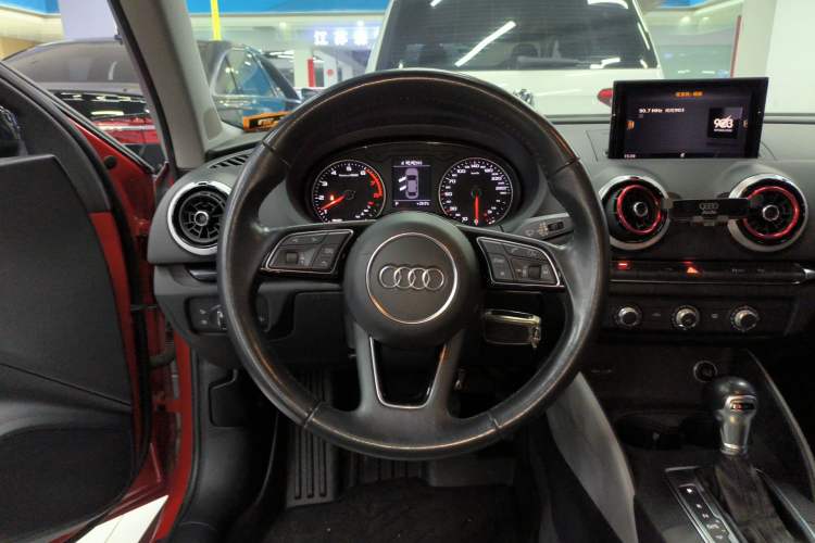 Used Audi A3 2018 30th Anniversary Edition Limousine 35 TFSI Fashion Model Steering Wheel