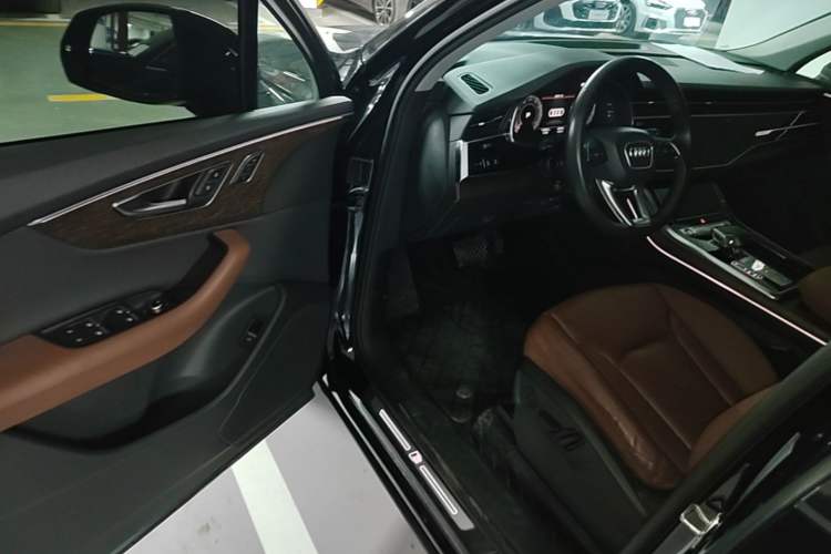 Used Audi Q7 2021 55 TFSI quattro S line Sport model
