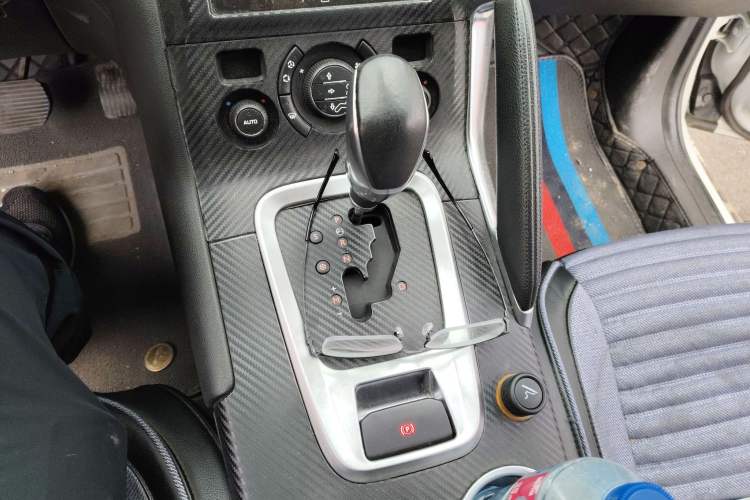 Used Peugeot 3008 2015 1.6THP Automatic Prestige Edition Gear Lever