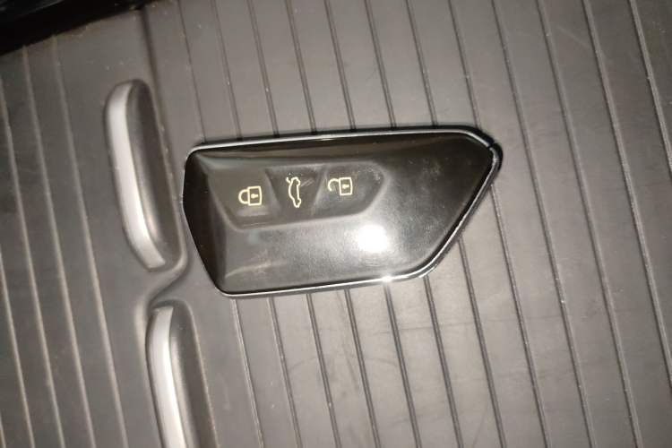 Used Volkswagen ID.6 CROZZ 2021 Long-Range PRO Edition Vehicle Key