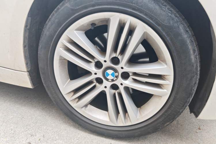 Used BMW 3 Series 2016 320Li Fashion Model Right Front Wheel Hub