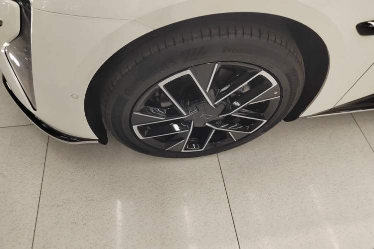 Used Avatr 06 2025 Max All-Electric Version