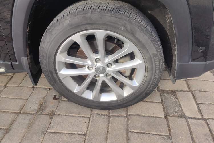 Used Jeep Grand Commander 2020 2.0T Four-Wheel Drive Elite Enhanced Edition Right Front Wheel Hub