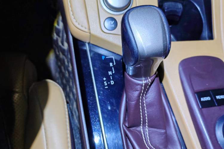 Used Lexus ES 2017 300h Mark Levinson Luxury Edition