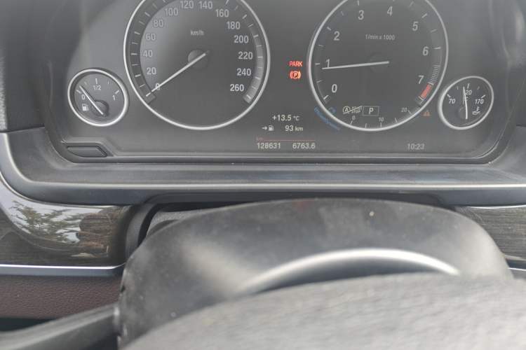 Used BMW 5 Series 2014 525Li Luxury Design Package Odometer Close Up