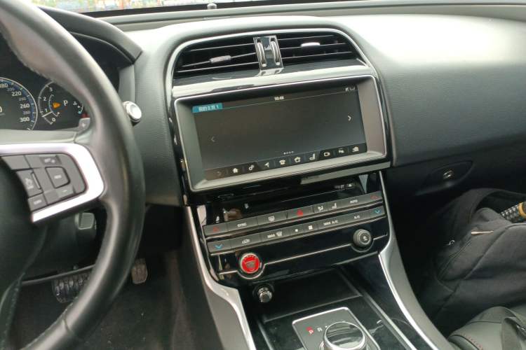 Used Jaguar XEL 2018 2.0T 200 PS Premium Edition Audio And AC Panel